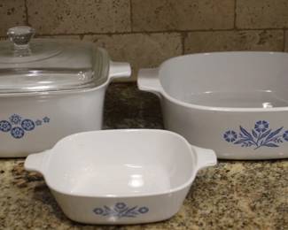 661 - 3 Corning dishes, one with lid

