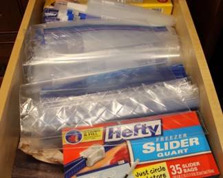 652 - Drawer lot of items
