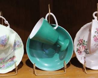 712 - 3 Cups & saucers
