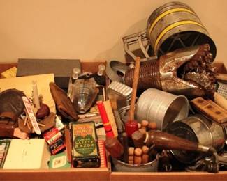 550 - 2 Tray Lots of Assorted Items Measurer, Sifter, Razors
