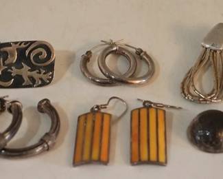 725 - 6 Pair 925 sterling earrings
