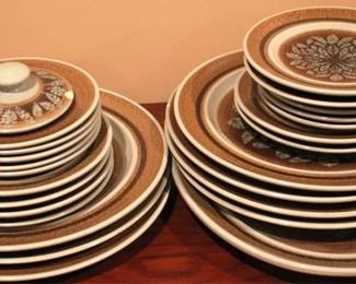 581 - 25pc Franciscan Dinner Set
