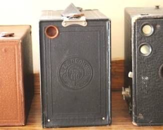612 - 3 Vintage cameras, untested
