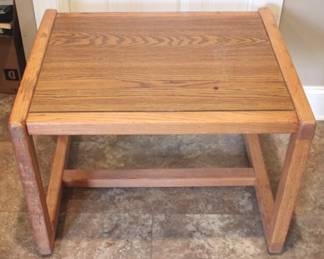 372 - Wood Table - 19 x 22 x 27