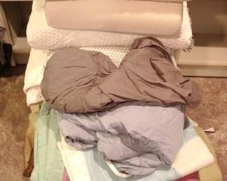 401 - Assorted Pillows & Blankets
