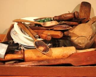 529 - Tray of Assorted Items Rollin Pin / Wood Utensils
