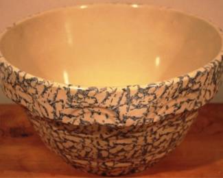 508 - Roseville Ohio Sponge Ware Mixing Bowl 7 x 12.5 Inches
