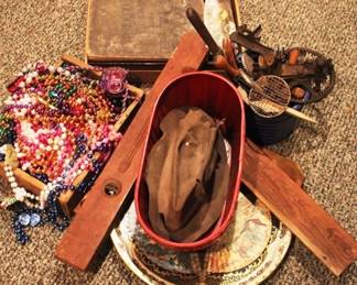 589 - Lot of Assorted Items Necklace
