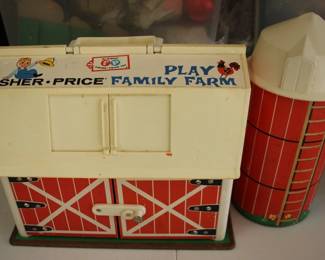 176 - Fisher Price Family Farm Set
