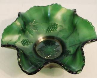 792 - Green Carnival Glass Vintage Grape Bowl Grapes
