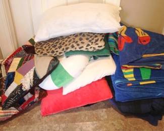 367 - Assorted Pillows & linens
