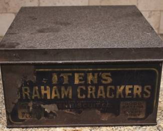 664 - Graham Crackers metal tin, 6 x 10.5 x 6
