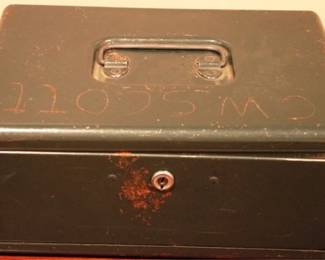 578 - Metal Cash Box 10.5 x 7 x 5 Inches
