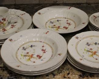 674 - 21 Pc Mikasa "Fine Ivory" dishes
