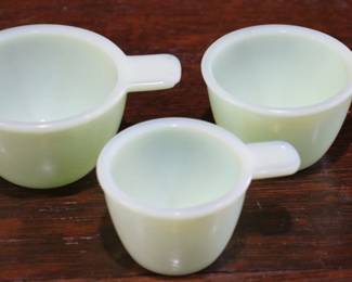 716 - Jadeite 3 pc measuring cup set
