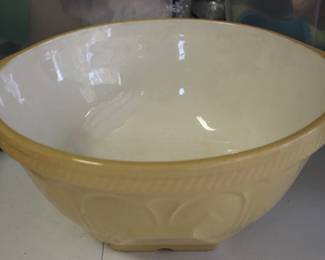 203 - Mixing Bowl 11 Inches Diameter
