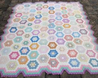 363 - Vintage hand stitched quilt - 87 x 73
