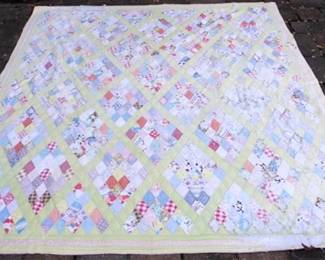 343 - Vintage hand stitched quilt - 88.5 x 75
