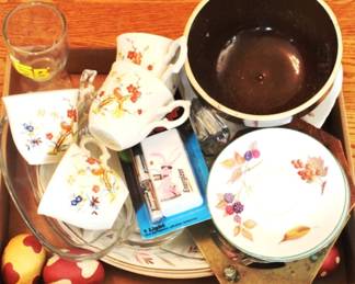 876 - Tray Lot of Assorted items Bowl, Cups, Saucers etc
