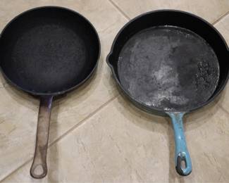 678 - 2 vintage frying pans
