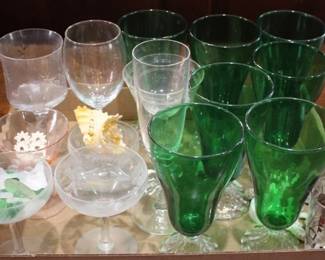 714 - Assorted glassware
