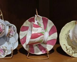 711 - 3 Cups & saucers
