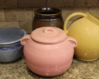 669 - 4 vintage pottery items
