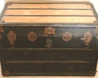 274 - Flat-Top Trunk 22.5 x 36 x 20.5
