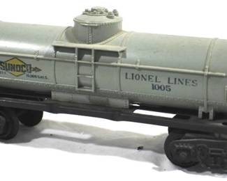 93 - Lionel Sunoco Tanker Car 7 Inches Long O Gauge
