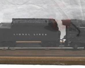 175 - Lionel 3pc O Gauge Train Set in Display Case 31 x 8 x 6 Inches

