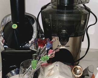 Kitchen appliances: Juicer and Yonana "ice cream" maker