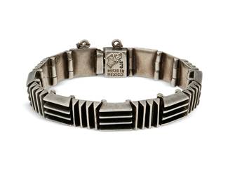 2155
An Antonio Pineda Mexican Silver Bracelet
Antonio Pineda (1919-2009)
Circa 1953-1979; Taxco, Mexico
Stamped with crown mark for Antonio Pineda; Eagle 17; further stamped: Hecho en Mexico / 970
Comprising a narrow hinged link sterling silver bracelet with alternating ridged links
6.0" L x 0.375" W
50.0 grams
Estimate: $300 - $500