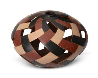 2158
Emmanuel Maldonado (B. 1952, Nicaragua)
An openwork pottery vessel, late 20th/early 21st century
Incised to underside: San Juan de Oriente Nicaragua / Emmanuel Maldonado
The pot with alternating "woven" red, black, and cream geometric designs
7" H x 10" Dia.
Estimate: $200 - $400