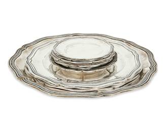 1095
Circa 1930s/40s
A Group Of Fred Davis And Sanborns Sterling Silver Plates
Six marked: [Three owls] / Sanborns Mexico / Sterling; seven marked for Fred Davis
Each plate of conforming scalloped and incised design in various sizes, 13 pieces
Largest: 13.75" Dia.; smallest: 6.125" Dia.
147.3 oz. troy approximately
Estimate: $2,000 - $2,500