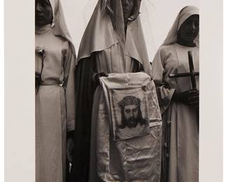 1021
Graciela Iturbide
b. 1942
"La Veronica, Patrona De Los Fotografos, Ecuador," 1962
Gelatin silver print on paper
Printer later, 1982
Signed in pencil lower right: Graciela Iturbide; signed again, dated, and inscribed verso: para Amy con [illegible], esta, la patrona de la fotographia
Image: 14" H x 11" W
Estimate: $1,000 - $1,500