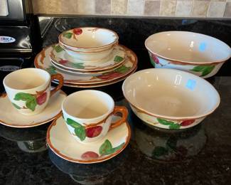 Franciscan Apple 1970s Earthenware service for 2 and serving bowls