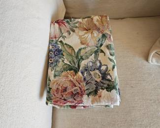 This is the pattern of the loveseat under the couch cover