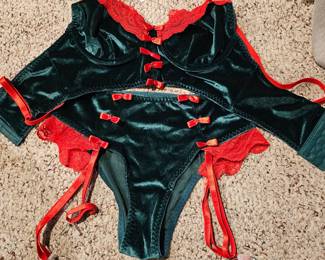 2 pc Fun Wear Sample of what in bags