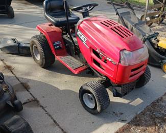 Huskee Riding Mower. 21 Hp. 46 in. Deck. Needs Some Tinkering or a Battery! Unsure of Condition 