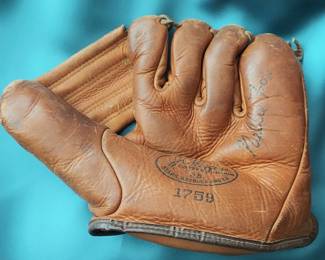 Nelson "Nellie" Fox model baseball glove