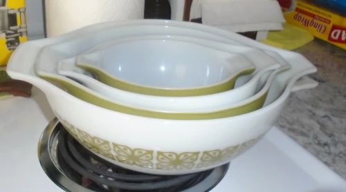 PYREX BOWL SET