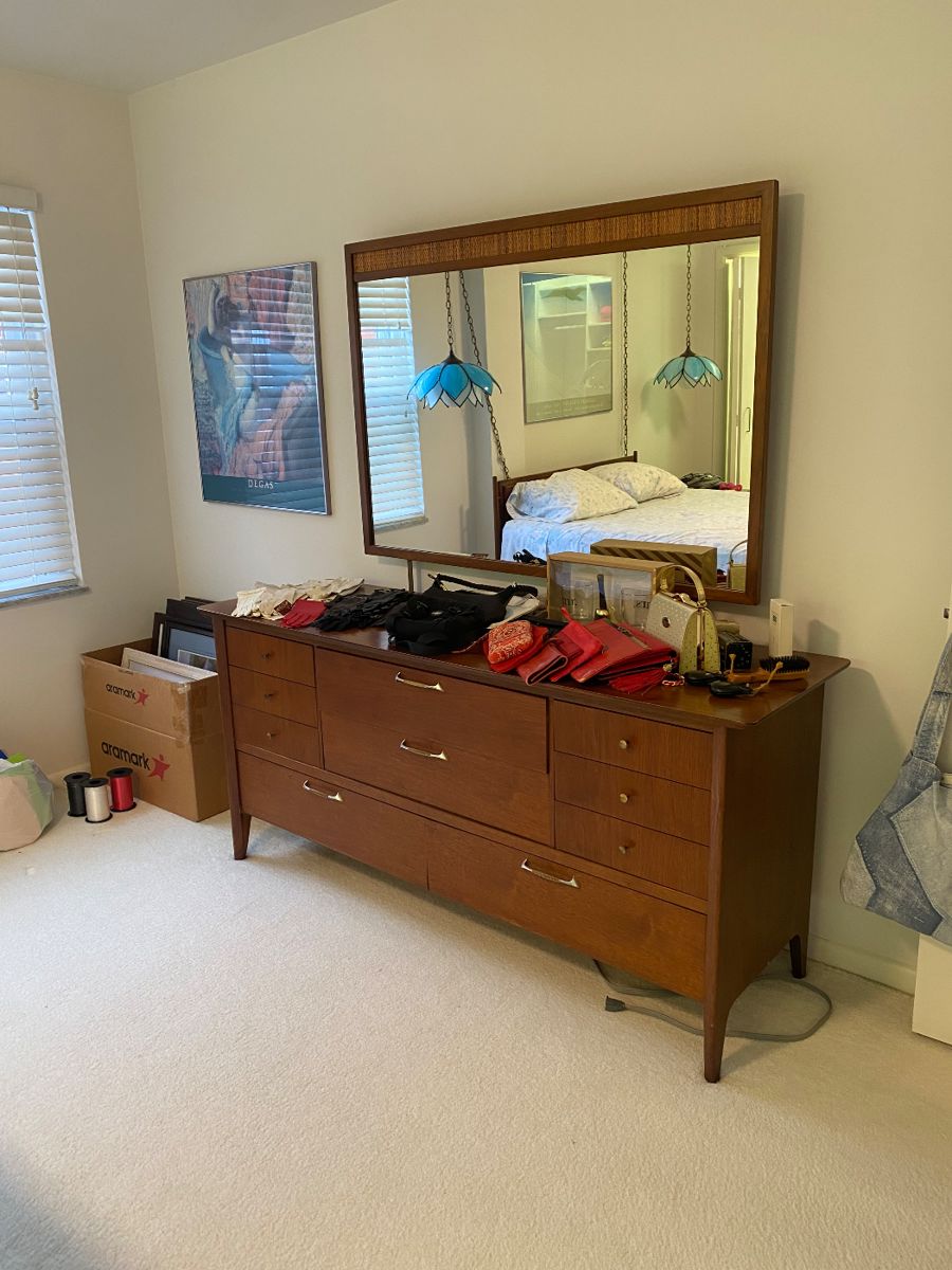 Elle and Emme Estate Sales in Shaker Heights, OH starts on 11/30/2023