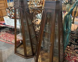 Corner Cabinet -Triangle 