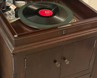 Victor victrola with records 78