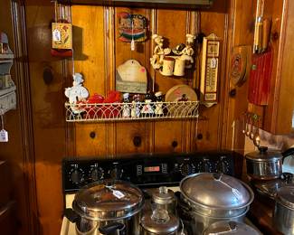 Coble Dairy Products working wall clock, cookware