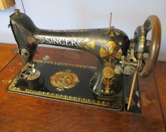 Vintage Singer Treadle Sewing Machine in Cabinet