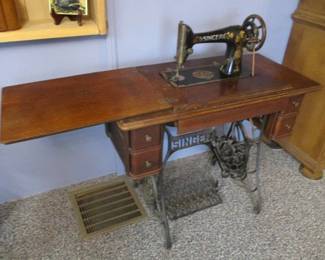 Vintage Singer Treadle Sewing Machine in Cabinet
