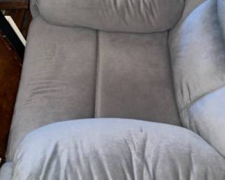 Baers Never Used Sm Electric Recliner