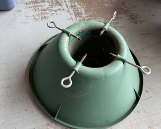 Plastic natural tree stand 18"W