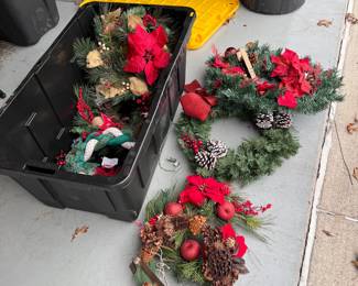 Large tough tote of holiday wreaths
